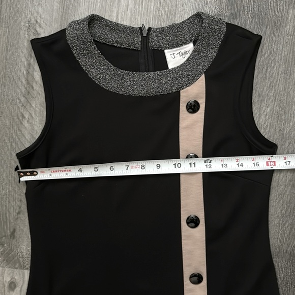 J Taylor - ADORABLE 🥰 Mixed Media Dress w/Faux Belt Buckle /Buttons- Size 4 - Picture 5 of 14